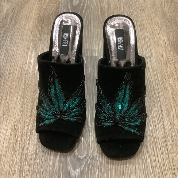 NEW, CHIC** - IRON FIST Mary Jane Cannabis Leaf Slide | OFFERS WELCOME! - Picture 6 of 15